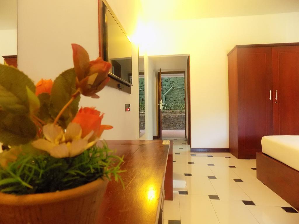 Hotel Kandyan Exterior foto
