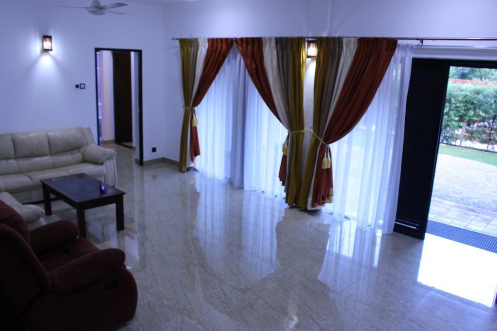 Hotel Kandyan Exterior foto