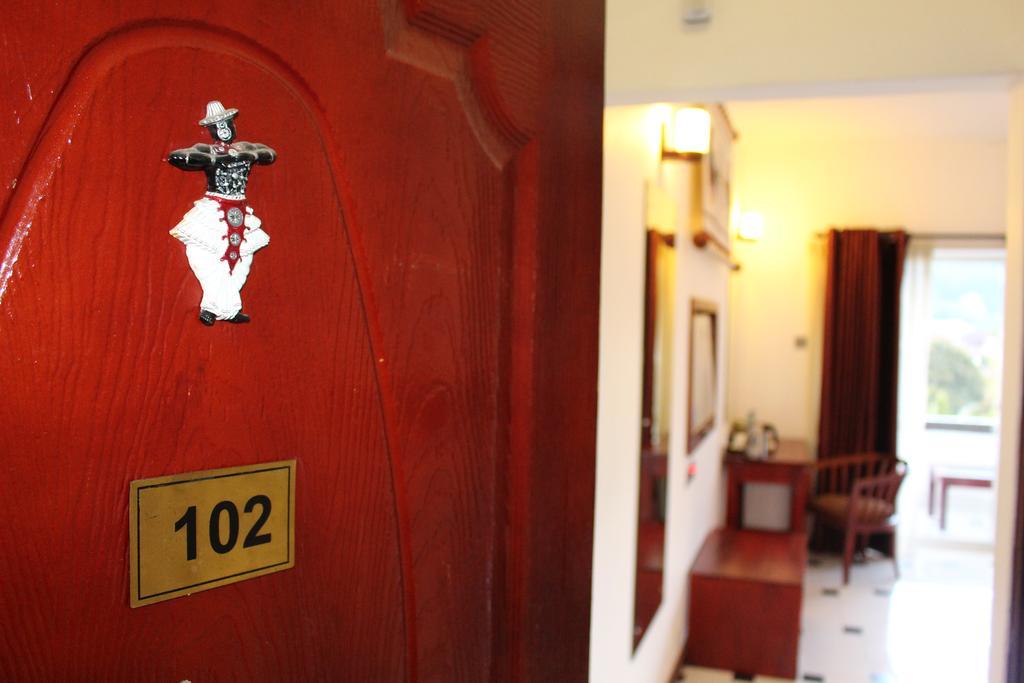 Hotel Kandyan Exterior foto