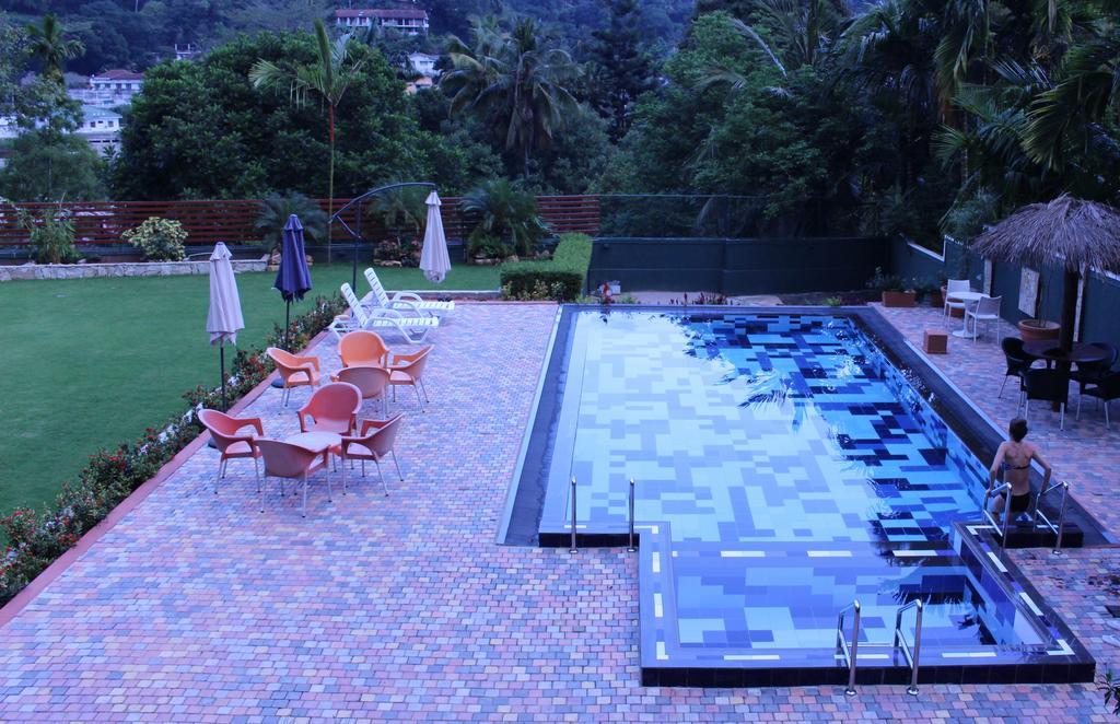 Hotel Kandyan Exterior foto