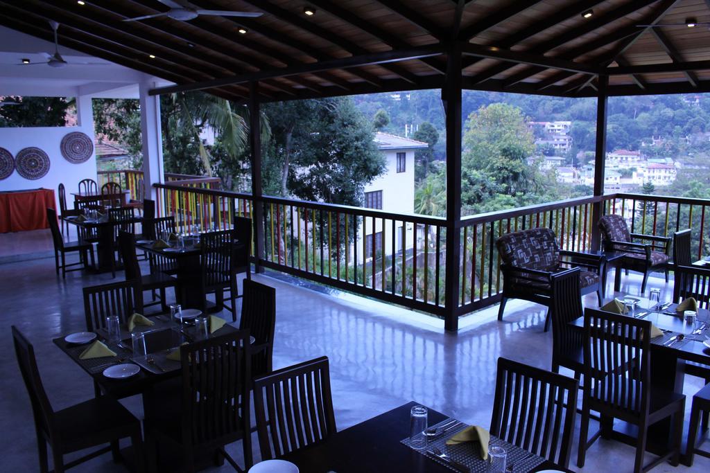 Hotel Kandyan Exterior foto