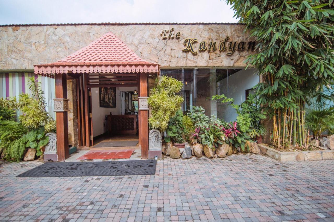 Hotel Kandyan Exterior foto